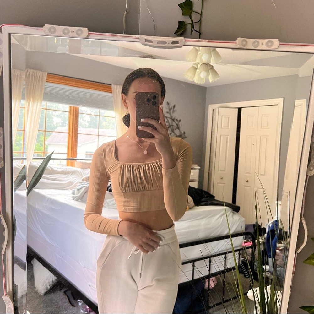long sleeve crop top